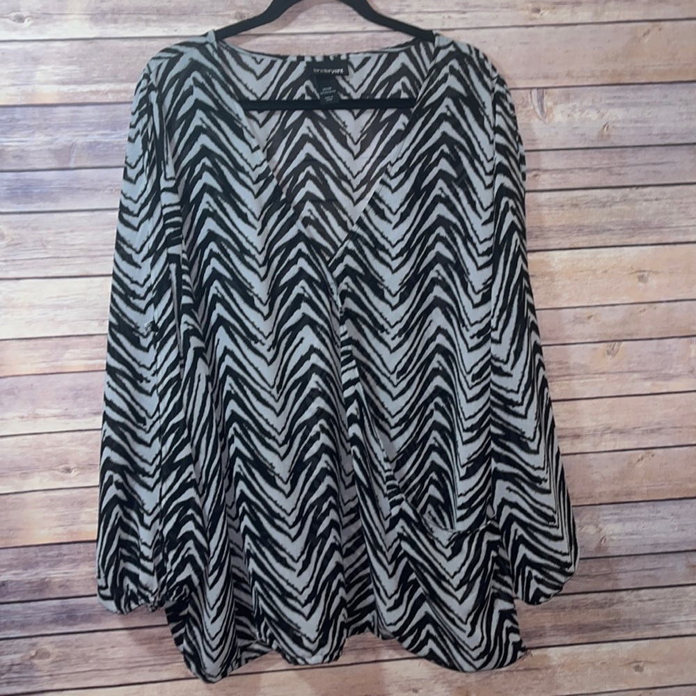 ⭐️ Lane Bryant zebra print sheer blouse 26/28 Black White Chiffon A4